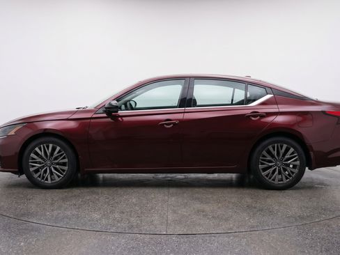 Used 2025 Nissan Altima 2.5 SV FWD image 5