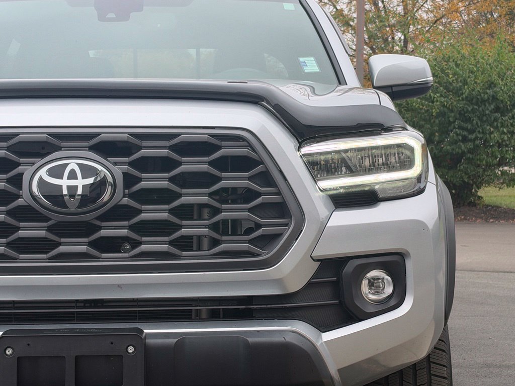 Used 2022 Toyota Tacoma TRD Off-Road w/ TRD Premium Off Road Package AWD/4WD image 10