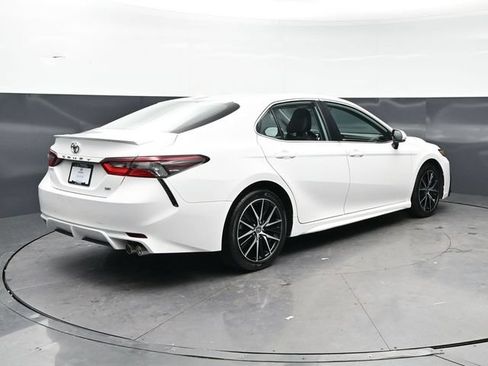 Used 2024 Toyota Camry SE FWD image 5