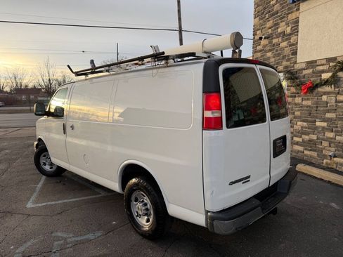 Used 2014 Chevrolet Express 2500 RWD image 3