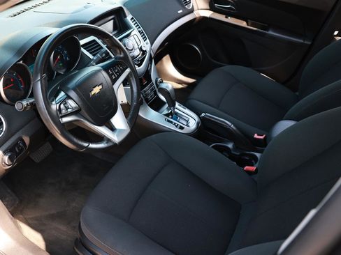 Used 2011 Chevrolet Cruze Eco image 4