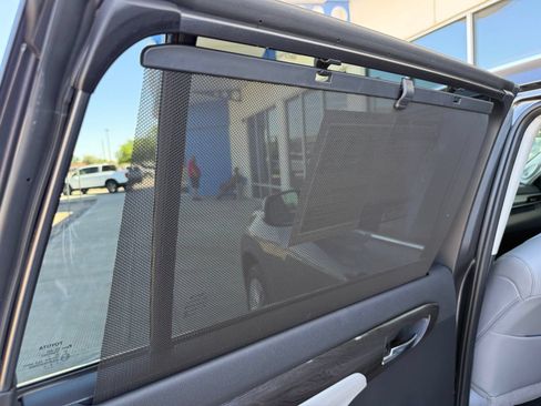 Used 2021 Toyota Highlander Platinum FWD image 37