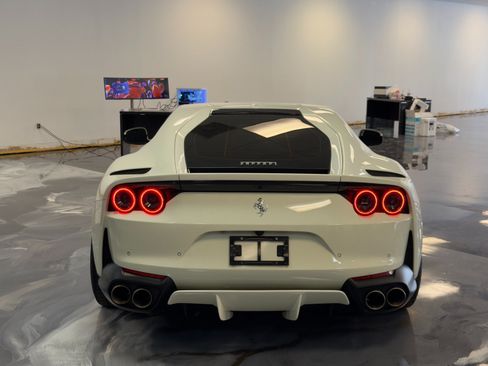 Used 2018 Ferrari 812 Superfast RWD image 10