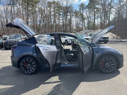 Used 2023 Tesla Model Y Performance image 28