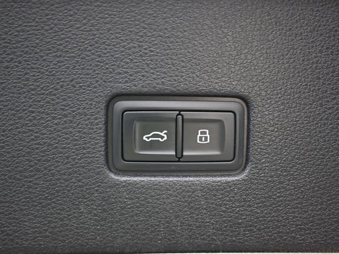 Used 2019 Audi Q8 Premium w/ Convenience Package AWD/4WD image 17