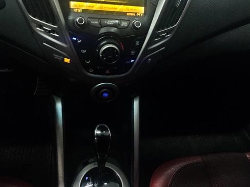 Used 2012 Hyundai Veloster w/ Tech Pkg image 13