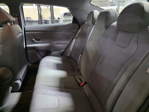 Certified 2025 Hyundai Elantra SE FWD image 14