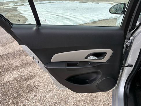 Used 2014 Chevrolet Cruze LS image 16