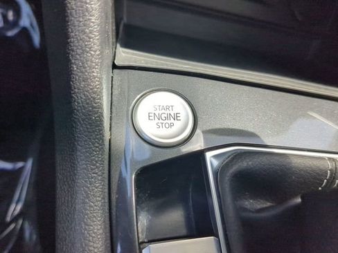 Certified 2023 Volkswagen Tiguan SE R-Line image 30