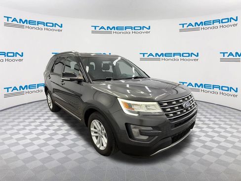 Used 2017 Ford Explorer XLT w/ Equipment Group 201A FWD image 7
