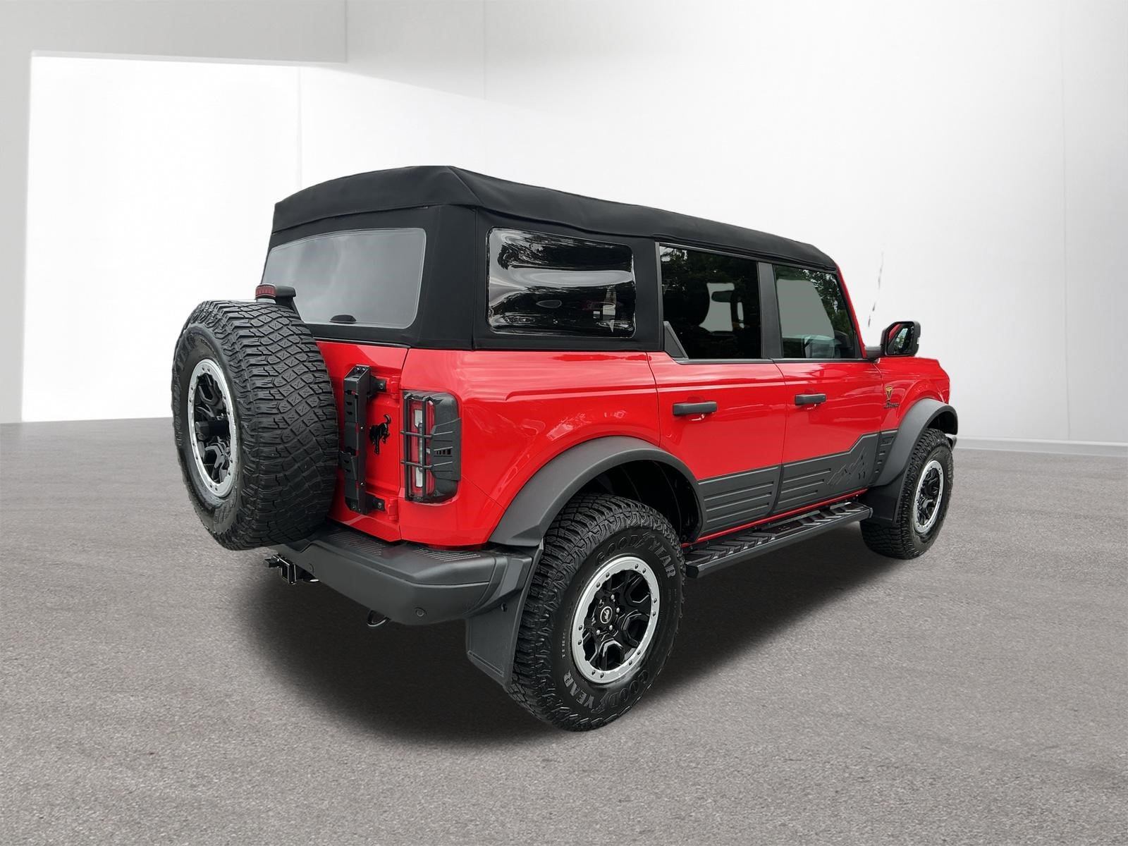 Used 2023 Ford Bronco Badlands w/ Sasquatch Package AWD/4WD image 3