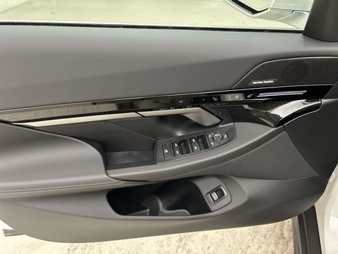 New 2025 BMW 530i xDrive image 14