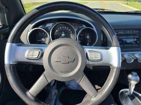 Used 2004 Chevrolet SSR w/ Preferred Equipment Group image 24
