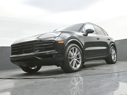 New 2026 Porsche Cayenne image 32