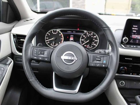 Used 2023 Nissan Rogue SL AWD/4WD image 17