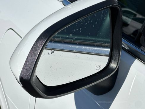 Used 2024 Chevrolet Equinox EV LT FWD image 51