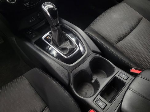 Used 2019 Nissan Rogue SV w/ Premium Package image 26