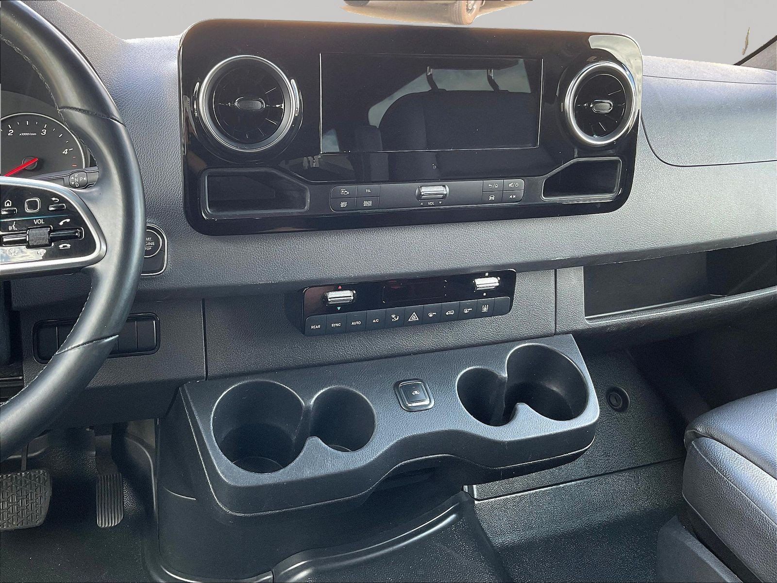Used 2021 Mercedes-Benz Sprinter 2500 image 9