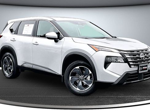 Used 2025 Nissan Rogue SV AWD/4WD image 1