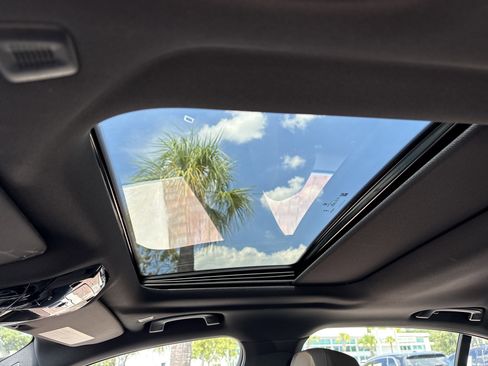 Used 2025 BMW i5 eDrive40i w/ Premium Package image 27