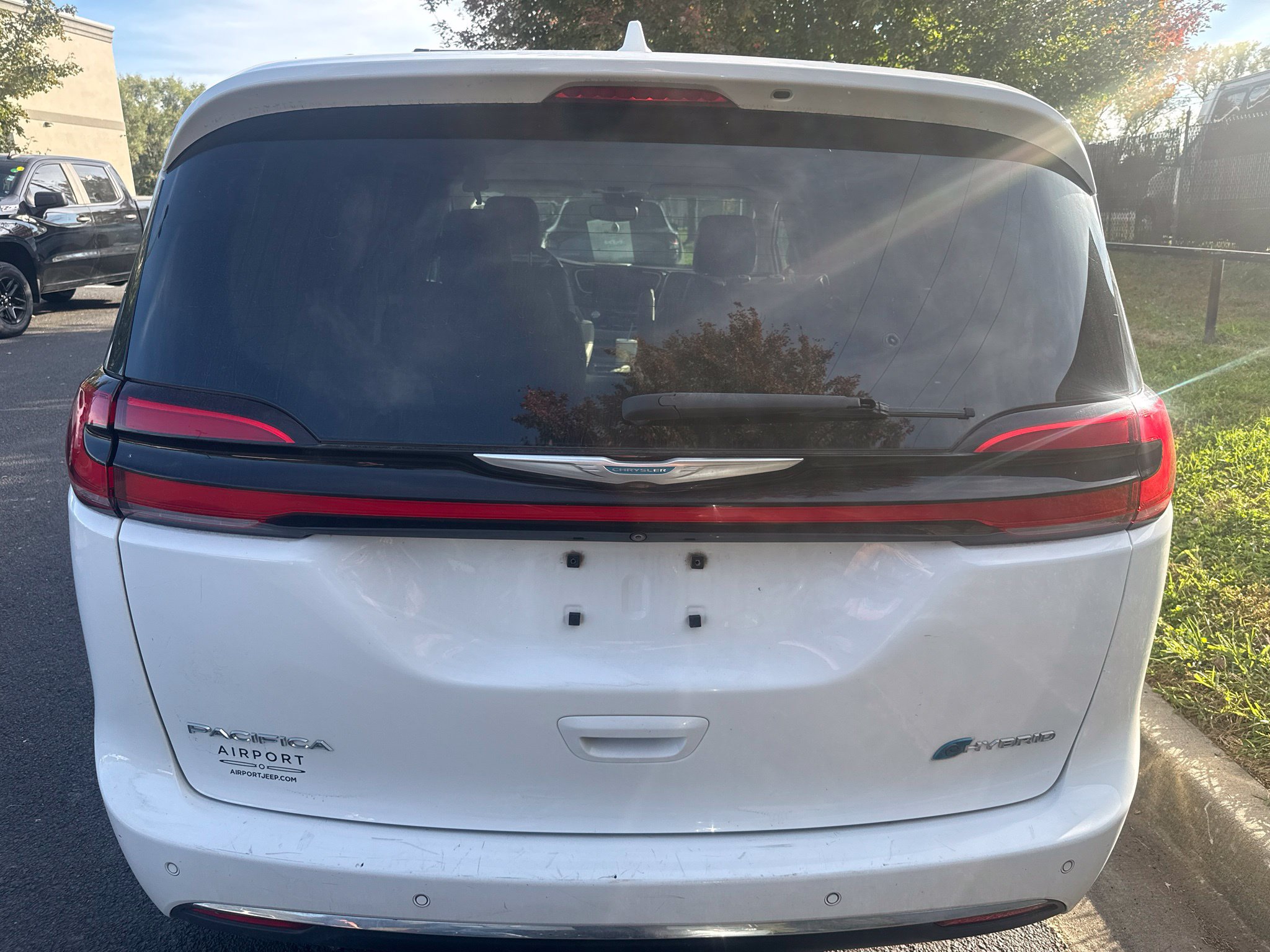 Used 2021 Chrysler Pacifica Touring-L FWD image 6