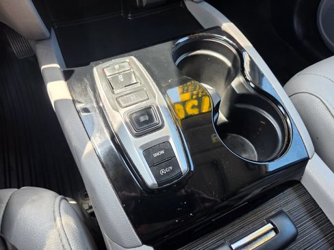 Used 2018 Honda Pilot Touring image 21