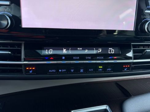 Used 2023 Toyota Sienna XLE image 28