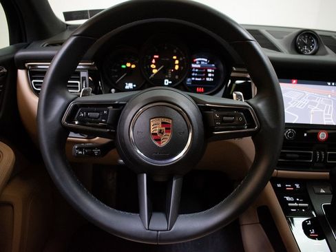 Certified 2025 Porsche Macan image 24