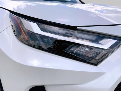 Used 2022 Toyota RAV4 XLE Premium FWD image 27