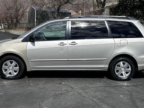 Used 2004 Toyota Sienna LE FWD image 2