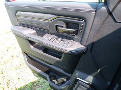 New 2026 RAM 2500 Limited AWD/4WD image 17