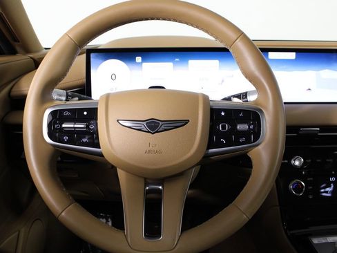 Used 2025 Genesis G80 2.5T image 7