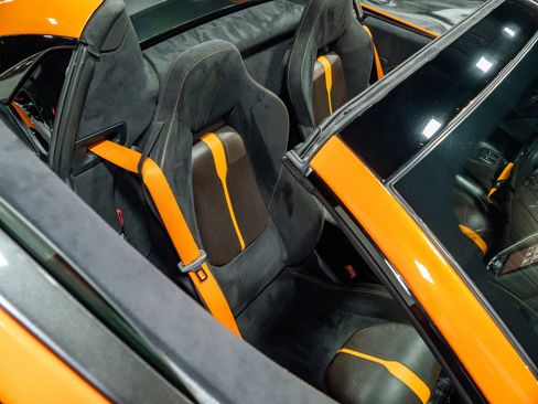 Used 2018 McLaren 570S Spider image 39