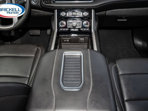 Used 2024 GMC Yukon XL Denali RWD image 28