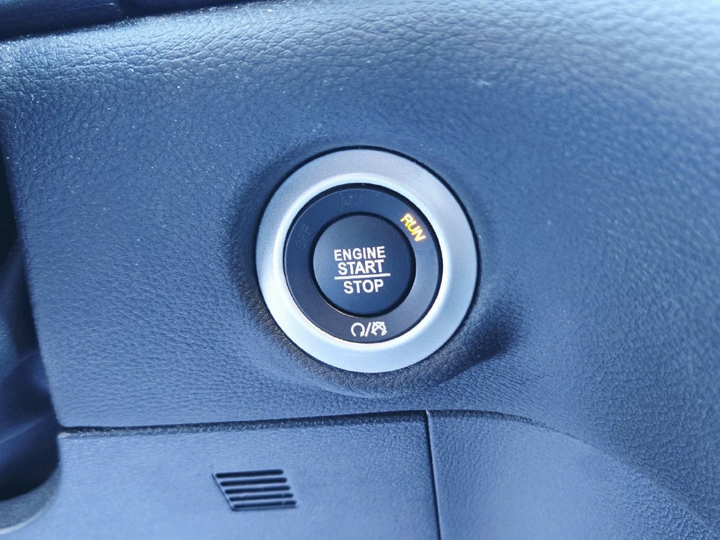 Certified 2025 Chrysler Pacifica Select FWD image 30