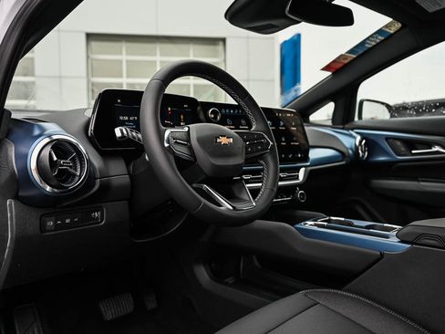 New 2026 Chevrolet Equinox EV LT image 18