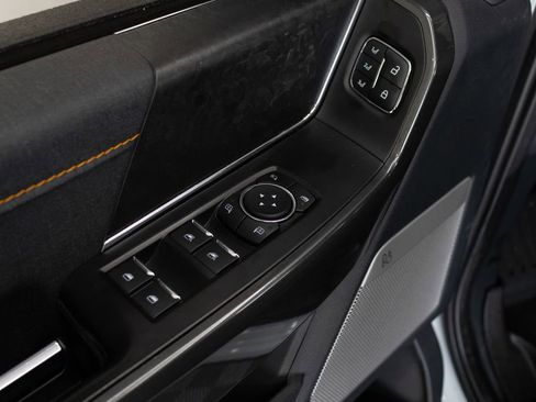Used 2023 Ford F150 4x4 SuperCrew image 16