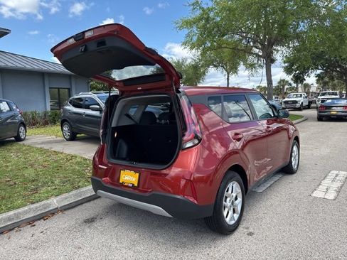 Used 2025 Kia Soul LX w/ LX Technology Package FWD image 18