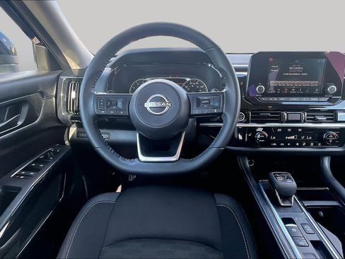 Used 2024 Nissan Pathfinder SV FWD image 6