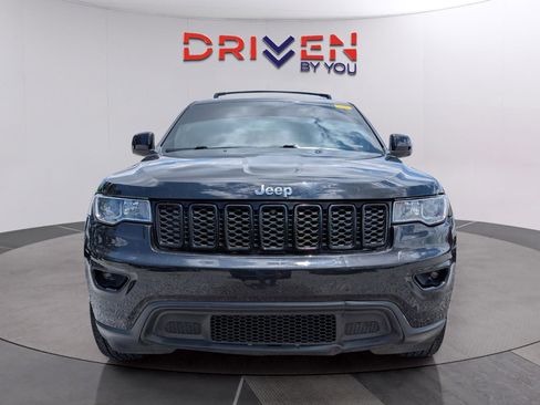 Used 2022 Jeep Grand Cherokee Laredo RWD image 8