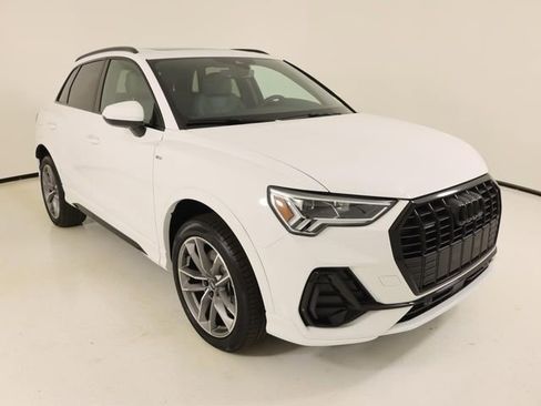 Certified 2025 Audi Q3 2.0T Premium w/ Convenience Package AWD/4WD image 7