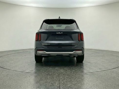 Used 2024 Kia Sorento S FWD image 7