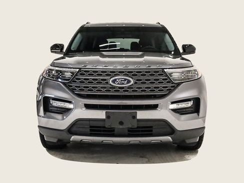 Used 2022 Ford Explorer XLT w/ Equipment Group 202A image 3