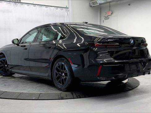 Certified 2024 BMW 750e xDrive w/ Executive Package image 10