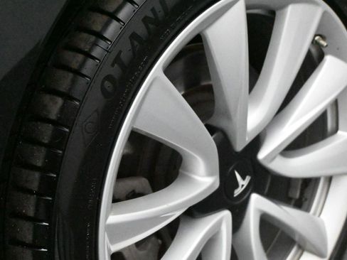 Used 2019 Tesla Model 3 Mid Range image 12