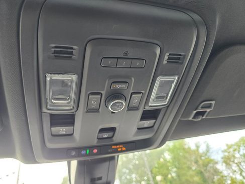 Used 2021 Chevrolet Suburban High Country image 34