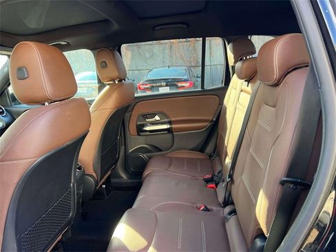 Used 2022 Mercedes-Benz GLB 250 GLB 250 w/ AMG Line image 12