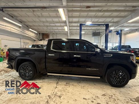 Used 2022 GMC Sierra 1500 Denali w/ Denali Premium Package image 4