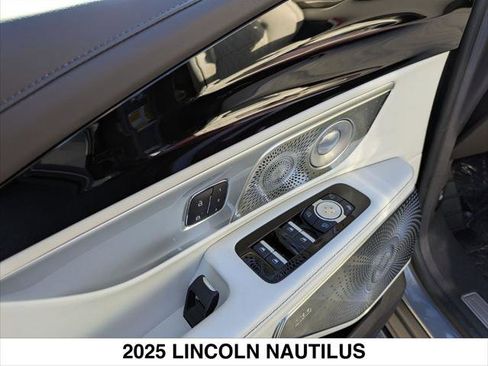 Used 2025 Lincoln Nautilus Black Label image 11