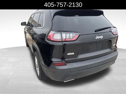 Used 2019 Jeep Cherokee Latitude w/ Cold Weather Group FWD image 4